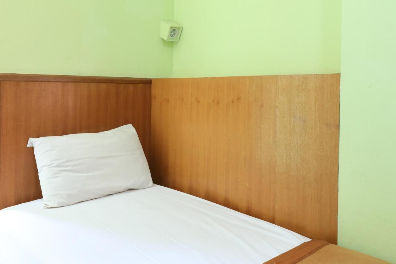 Hotel Prisma Sidoarjo Exteriör bild