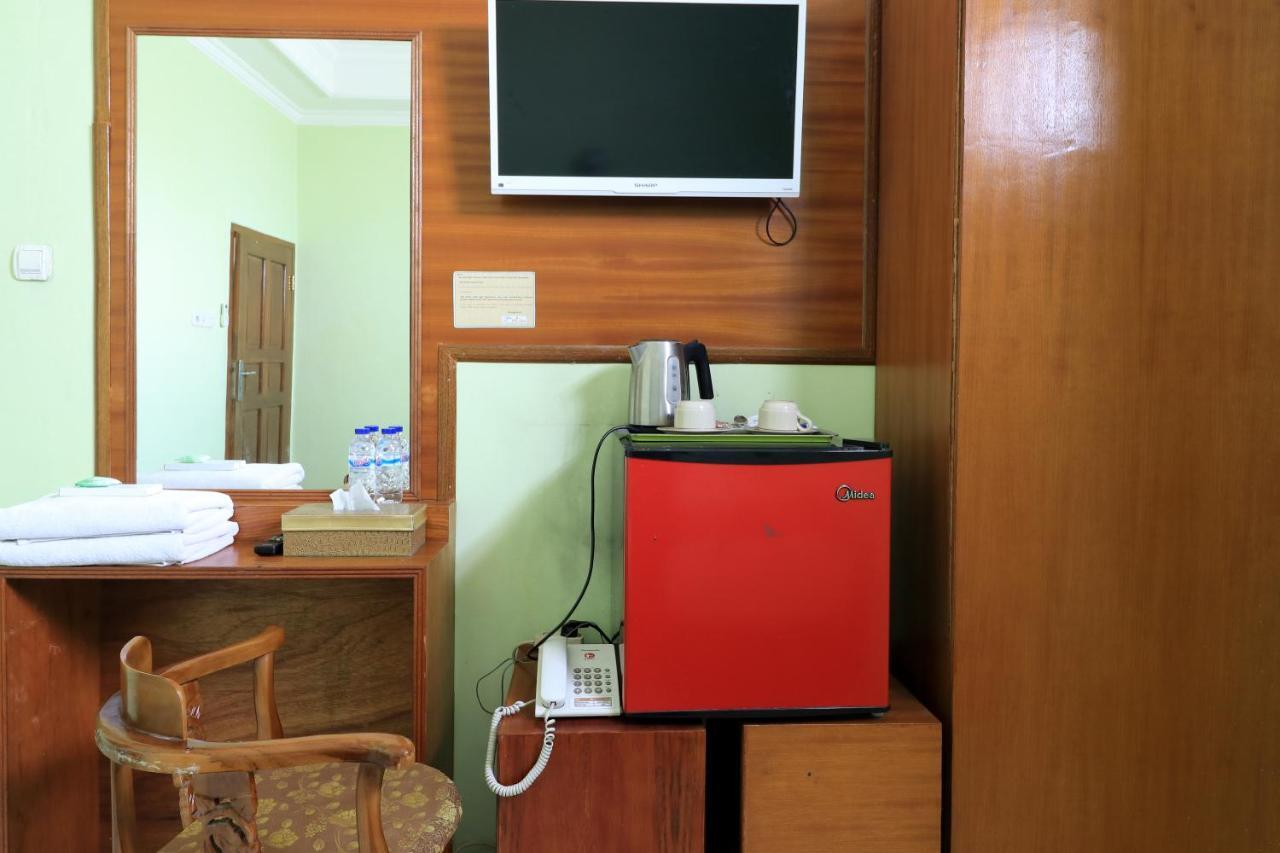 Hotel Prisma Sidoarjo Exteriör bild