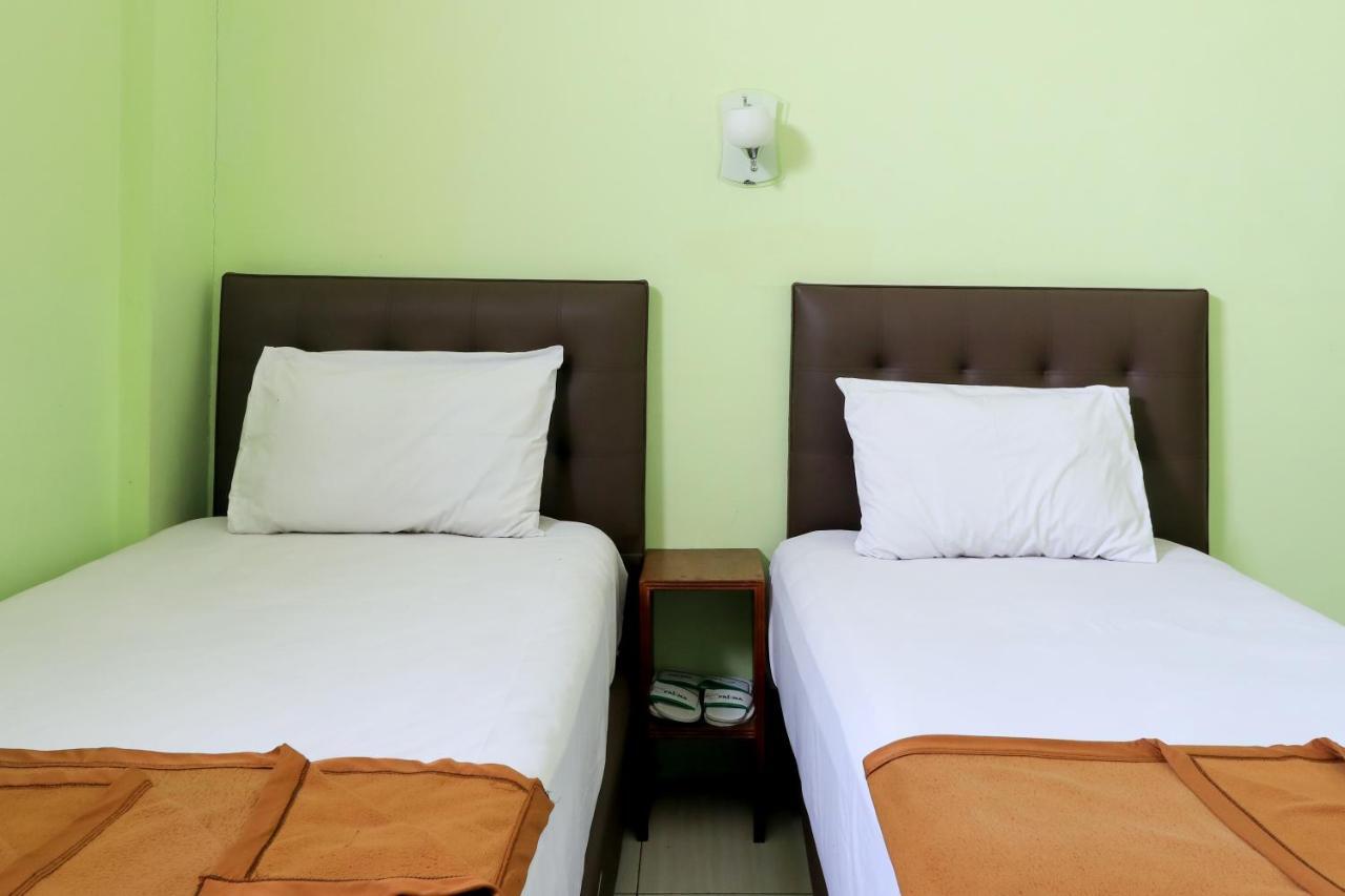 Hotel Prisma Sidoarjo Exteriör bild