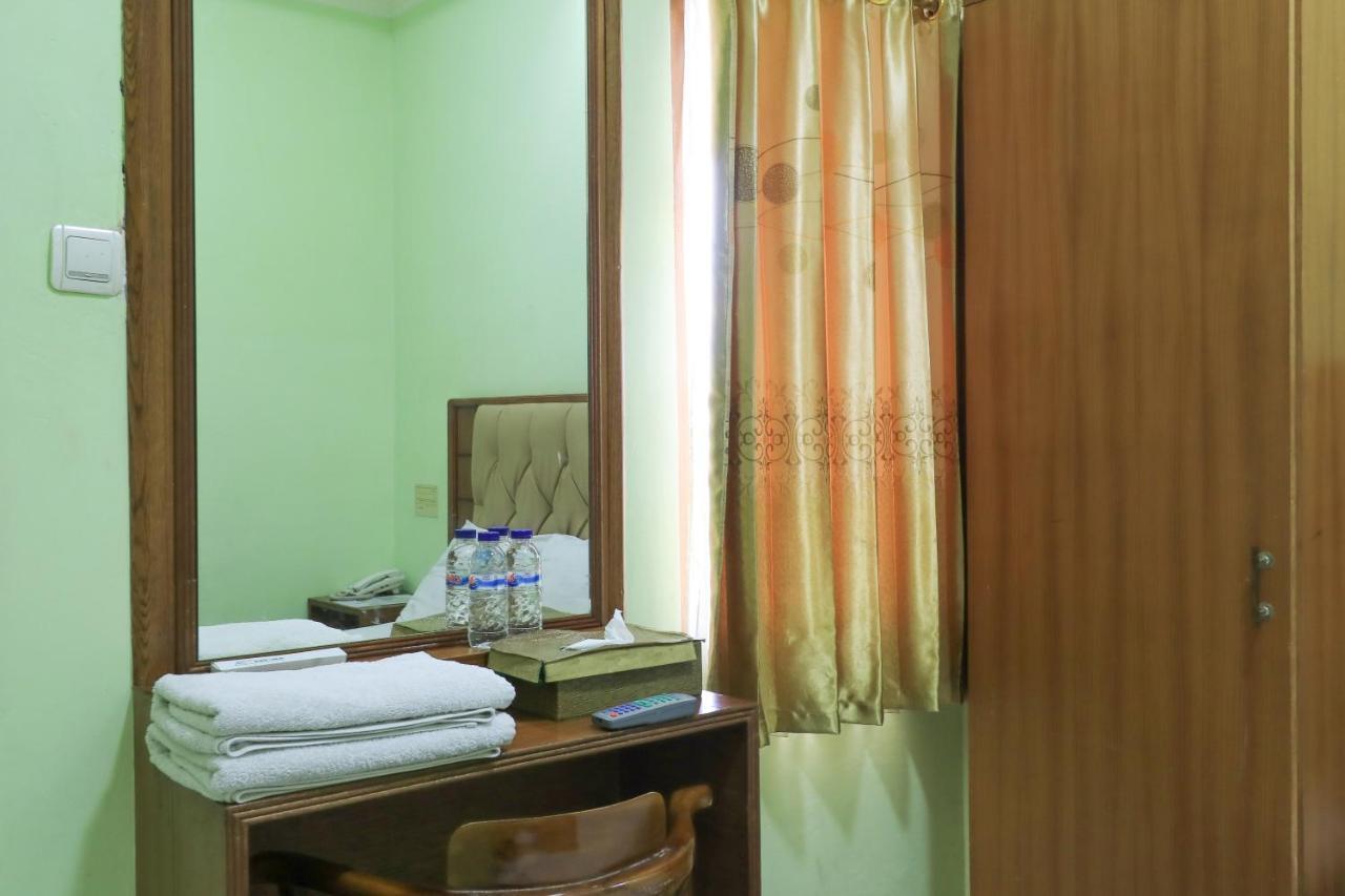 Hotel Prisma Sidoarjo Exteriör bild
